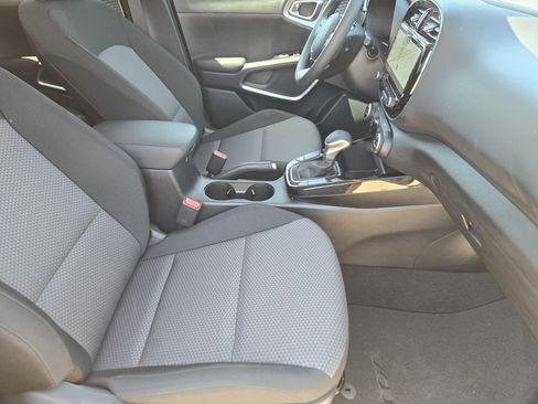 Used 2025 Kia Soul S FWD image 9