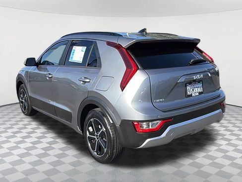 Used 2023 Kia Niro EX FWD image 7