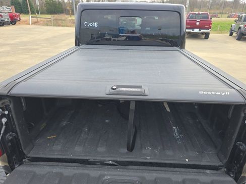 Used 2023 Jeep Gladiator Rubicon AWD/4WD image 14