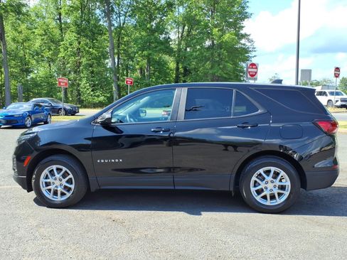 Certified 2024 Chevrolet Equinox LS w/ LS Convenience Package AWD/4WD image 4