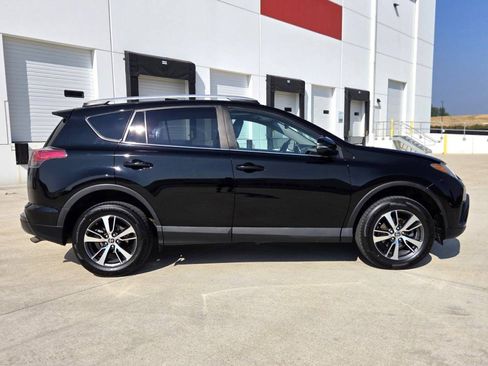 Used 2016 Toyota RAV4 XLE w/ Four Season Floor Mat Package AWD/4WD image 4