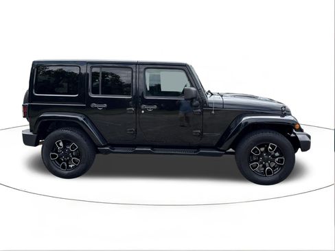 Used 2018 Jeep Wrangler Unlimited Sahara AWD/4WD image 2