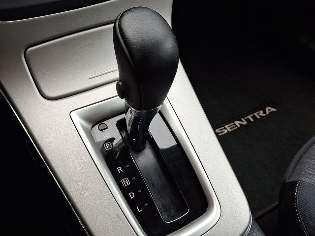 Used 2015 Nissan Sentra SV FWD image 15