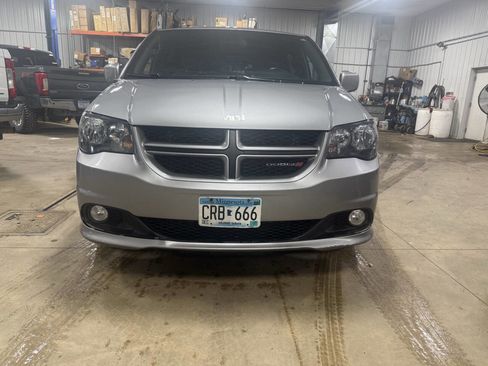 Used 2018 Dodge Grand Caravan GT image 3