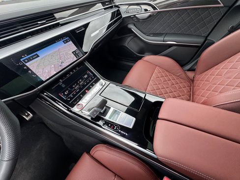 Used 2025 Audi S8 w/ Executive Package AWD/4WD image 20