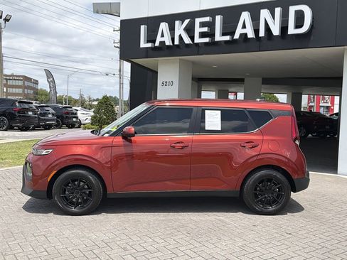 Used 2022 Kia Soul LX FWD image 3