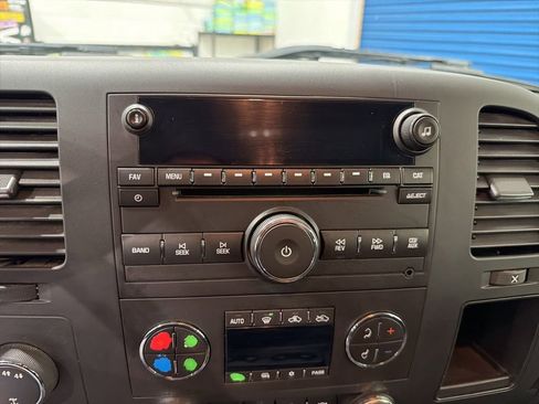 Used 2013 Chevrolet Silverado 2500 LT w/ Interior Plus Package AWD/4WD image 13