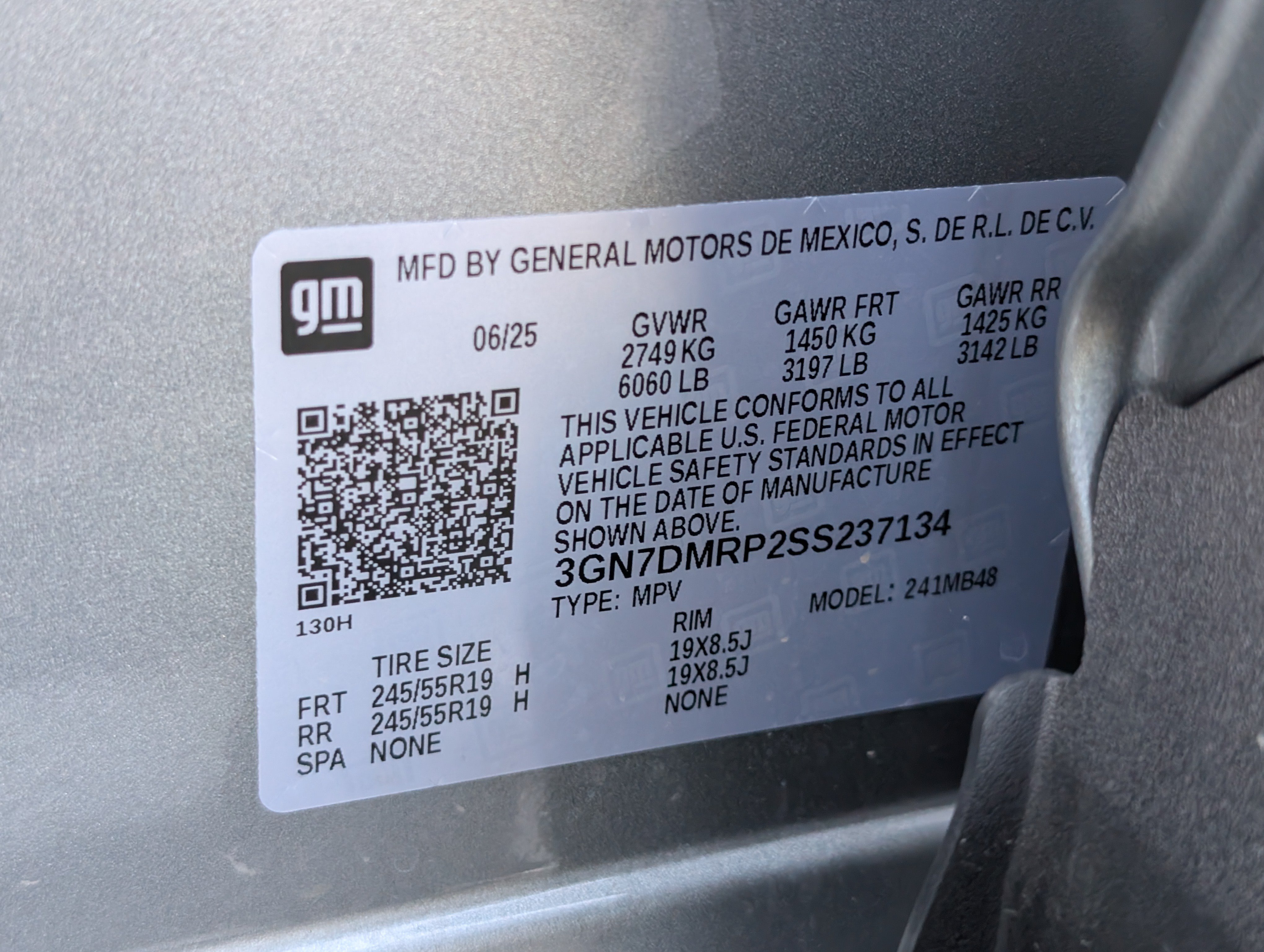 Used 2025 Chevrolet Equinox EV LT w/ Comfort Package FWD image 35