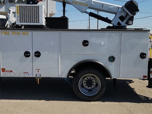 New 2024 RAM 5500 Tradesman image 3