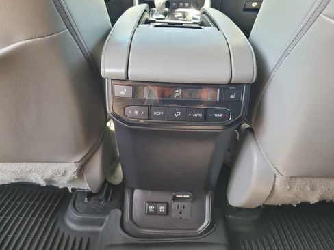 Used 2021 Toyota Highlander Platinum AWD/4WD image 17