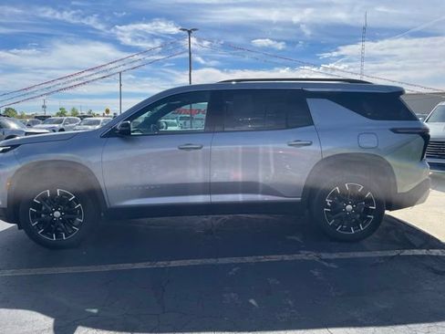 Used 2025 Chevrolet Traverse LT w/ Sun and Wheel Package AWD/4WD image 5