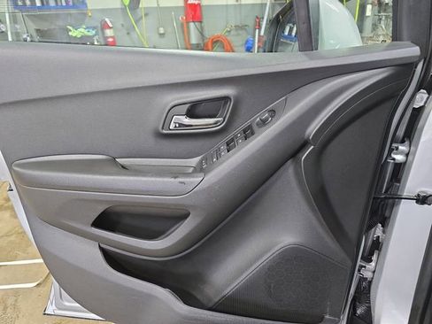 Used 2022 Chevrolet Trax LS w/ Tint and Cruise Package image 27
