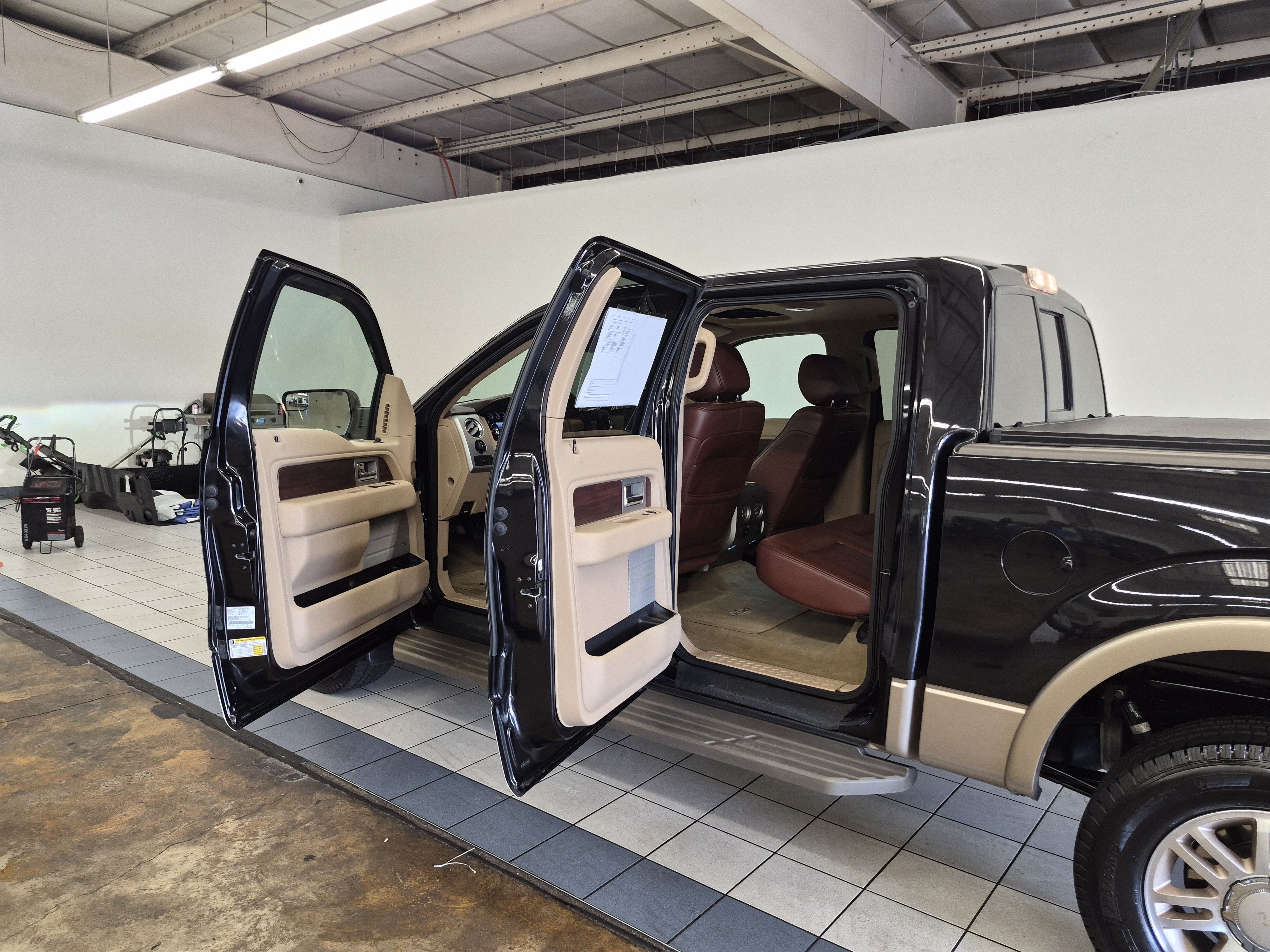 Used 2014 Ford F150 King Ranch w/ King Ranch Luxury Package AWD/4WD image 15