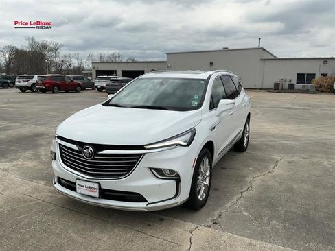 Used 2024 Buick Enclave Essence w/ Experience Buick Package image 3