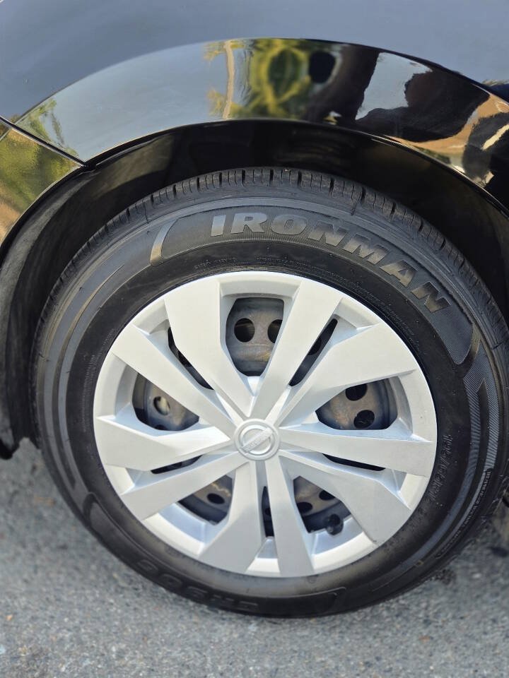 Used 2020 Nissan Versa S FWD image 16