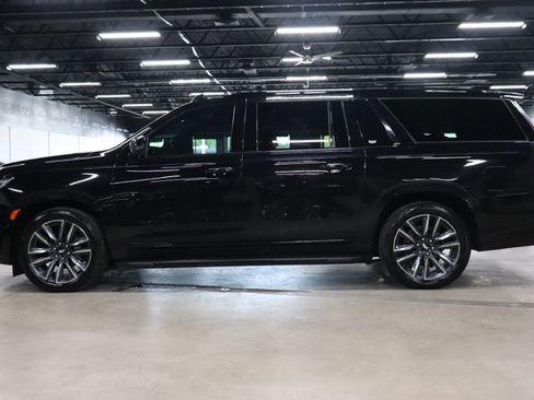 Used 2022 Cadillac Escalade ESV Sport w/ Touring Package image 2
