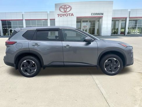 Used 2024 Nissan Rogue SV AWD/4WD image 6