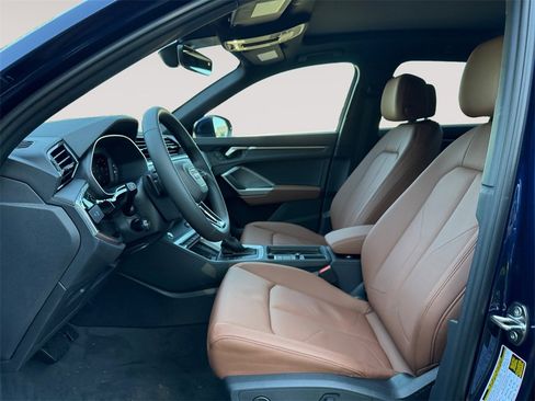 New 2025 Audi Q3 2.0T Premium image 9