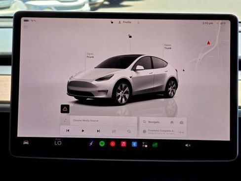 Used 2023 Tesla Model Y Long Range AWD/4WD image 25