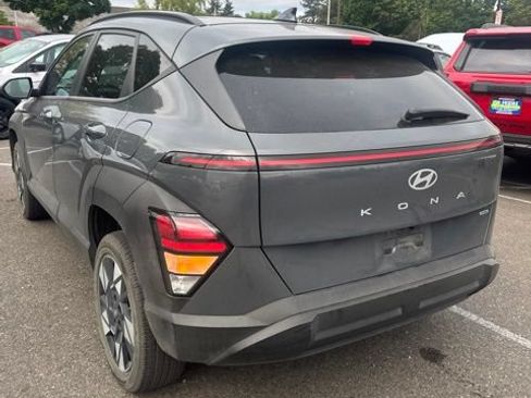 Used 2025 Hyundai Kona SEL AWD/4WD image 3