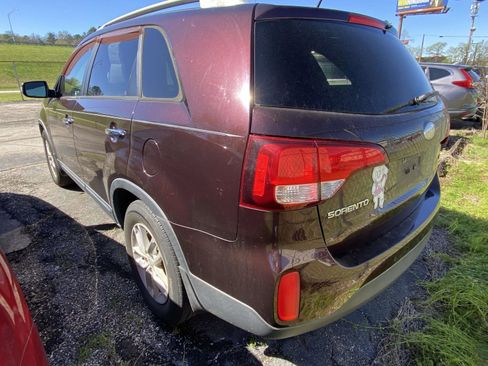Used 2014 Kia Sorento LX image 3