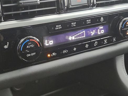 Used 2024 Nissan Pathfinder SL image 28