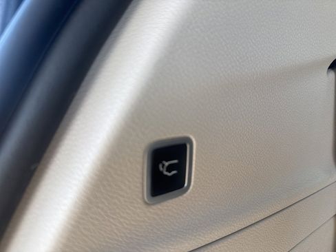 Used 2018 Chrysler Pacifica Limited image 28