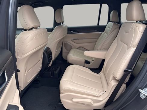Used 2024 Jeep Grand Cherokee L Limited image 17