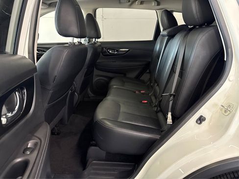 Used 2018 Nissan Rogue SL w/ Premium Package FWD image 10