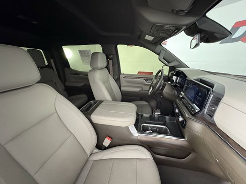 Used 2024 GMC Sierra 1500 SLT w/ SLT Premium Plus Package image 34