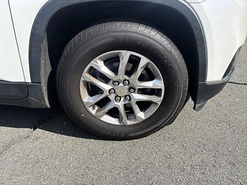 Used 2019 Chevrolet Traverse LT FWD image 11