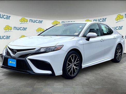 Used 2022 Toyota Camry SE w/ Carpet Mat Package (TMS) image 3