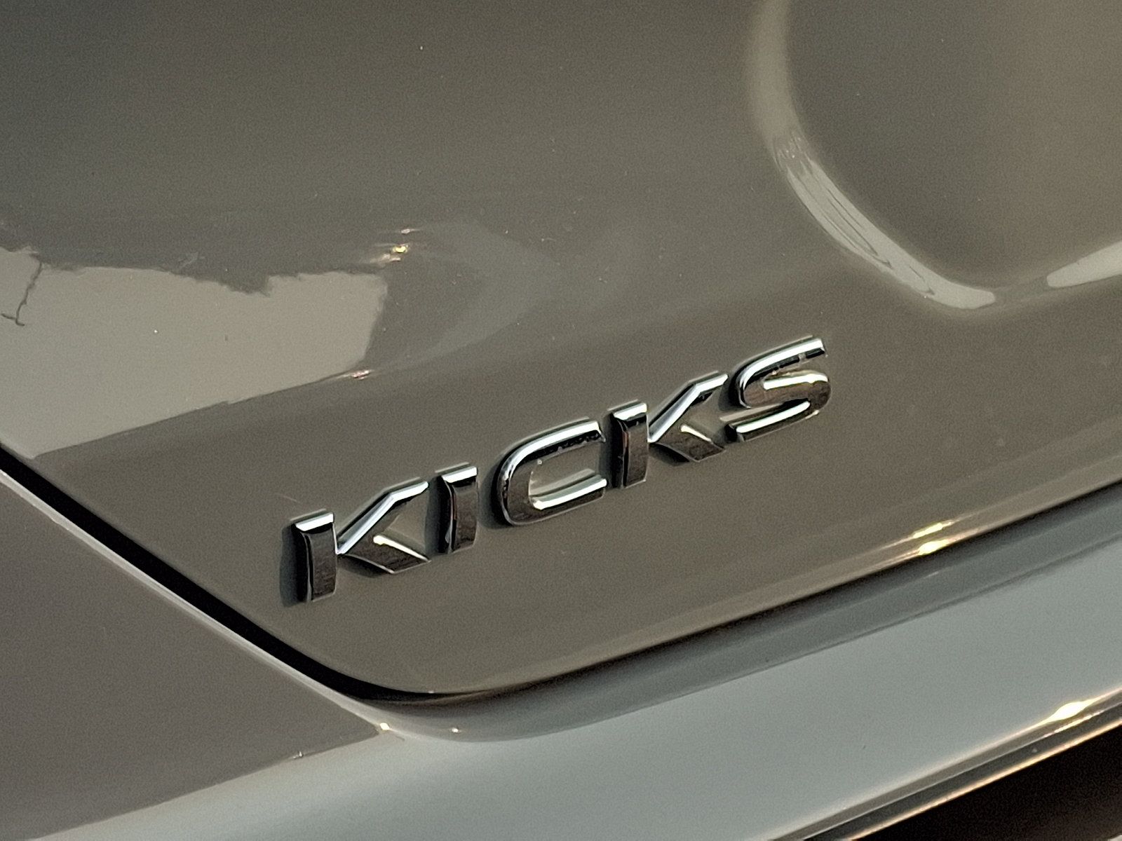 Used 2023 Nissan Kicks SR w/ SR Premium Package FWD image 28