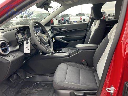 New 2026 Chevrolet Trax LS w/ LS Convenience Package FWD image 4