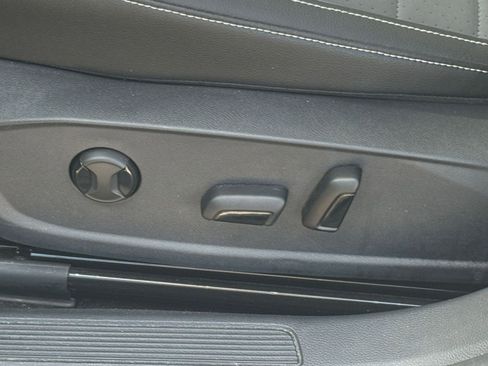 Used 2025 Volkswagen Jetta SE image 23