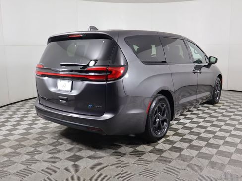 Used 2022 Chrysler Pacifica Touring-L w/ S Appearance Package image 5