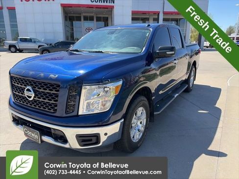 Used 2019 Nissan Titan SV w/ SV Convenience Package image 8