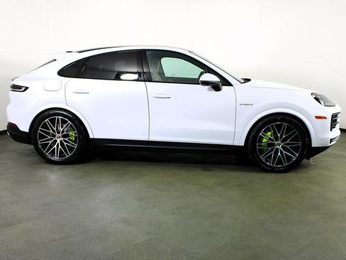 New 2026 Porsche Cayenne E-Hybrid Coupe AWD/4WD image 9
