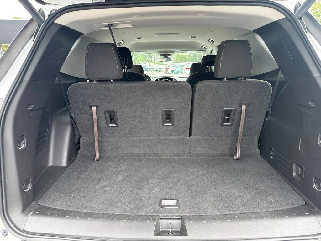 Used 2018 Chevrolet Traverse LT w/ LPO, Floor Liner Package AWD/4WD image 15