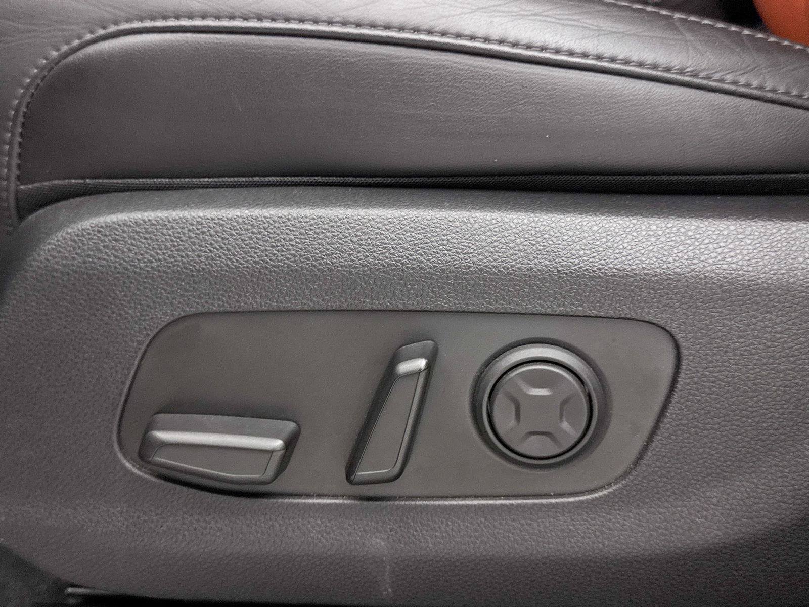 Used 2025 Kia Carnival SX FWD image 28