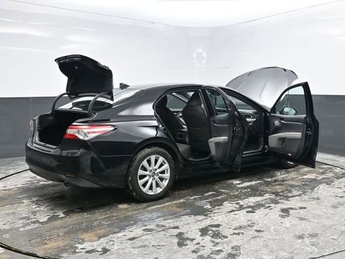 Used 2019 Toyota Camry LE image 45