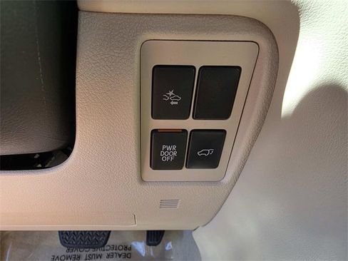 Used 2020 Lexus LX 570 4WD w/ Luxury Package image 19
