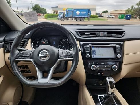 Used 2017 Nissan Rogue SV w/ Sun & Sound Touring Package AWD/4WD image 12