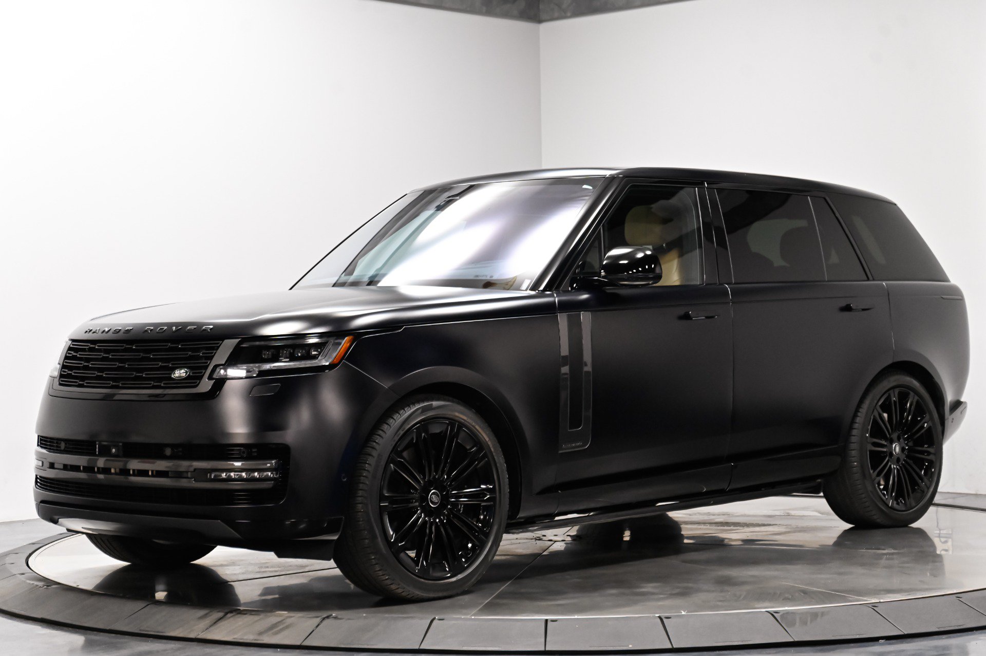 Used 2023 Land Rover Range Rover Long Wheelbase Autobiography AWD/4WD image 2