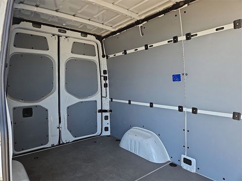 Used 2025 Mercedes-Benz Sprinter 2500 image 16