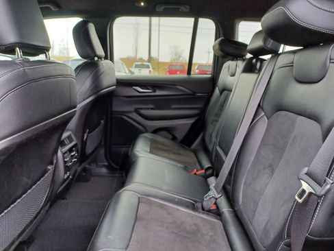 Used 2023 Jeep Grand Cherokee Altitude image 31