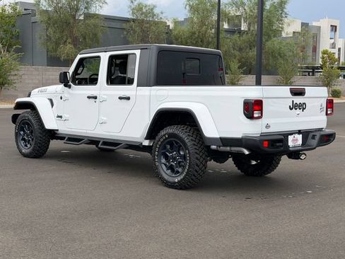 Used 2023 Jeep Gladiator Sport AWD/4WD image 3