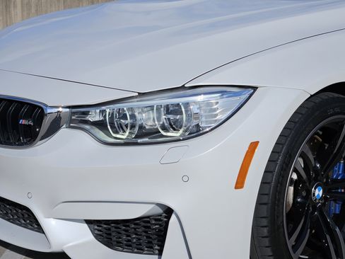 Used 2016 BMW M4 Convertible image 12