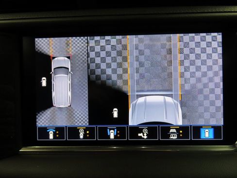 Used 2021 GMC Yukon XL Denali w/ Denali Premium Package image 14