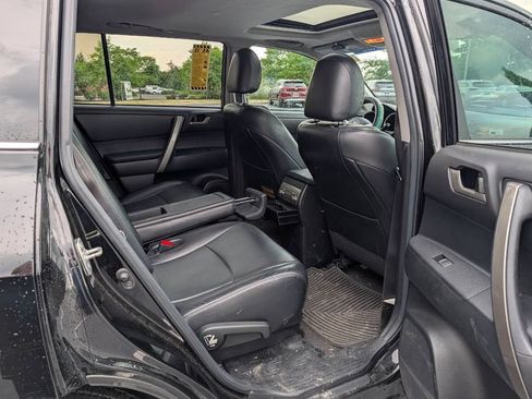 Used 2013 Toyota Highlander SE AWD/4WD image 13